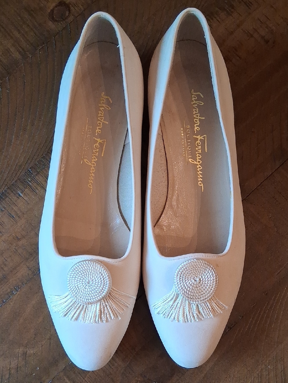 Salvatore Ferragamo Cream Leather Tassel Detail Ballet Flats
